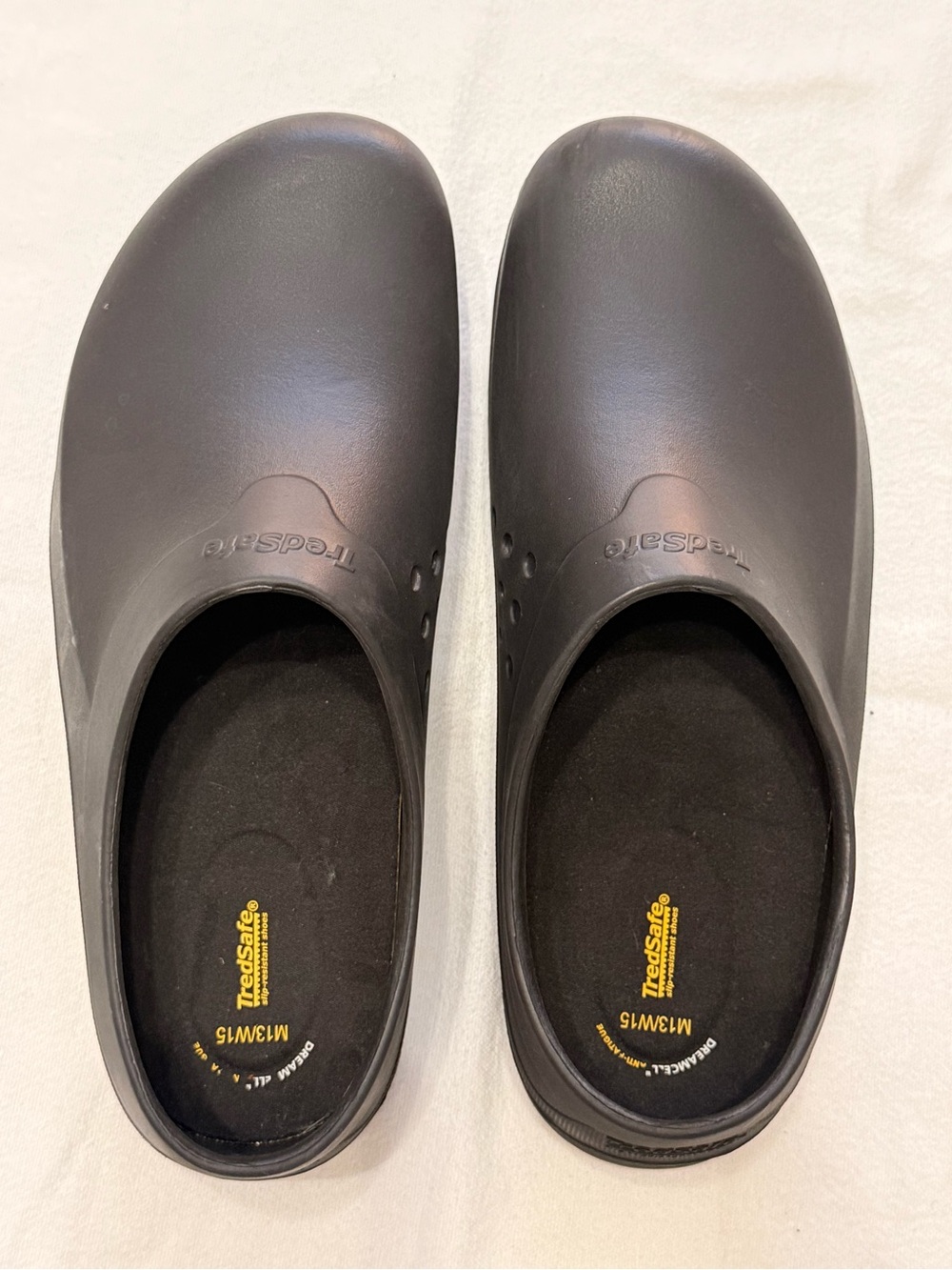 TreadSafe Men’s Slip-On Clogs in black